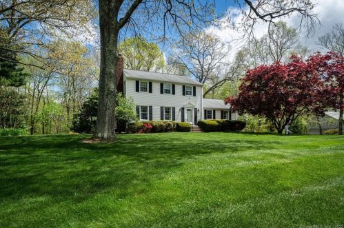 98 Carriage Dr, Waterbury, CT 06708-3331
