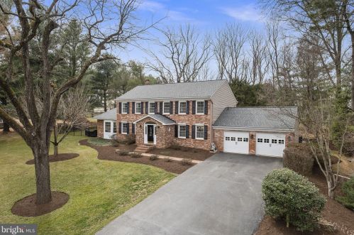 1168 Kettle Pond Ln, Great Falls, VA 22066-1614