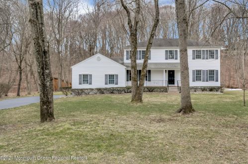 12 Borden Rd, Middletown, NJ 07748-3203