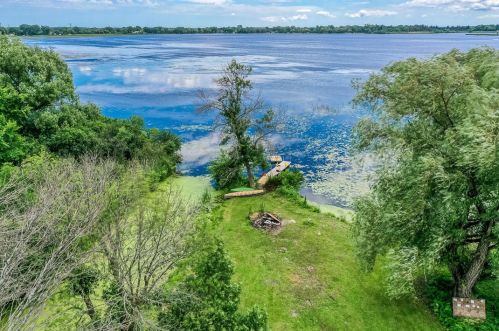 25011 Loomis Rd, Waterford WI  53185-1419 exterior