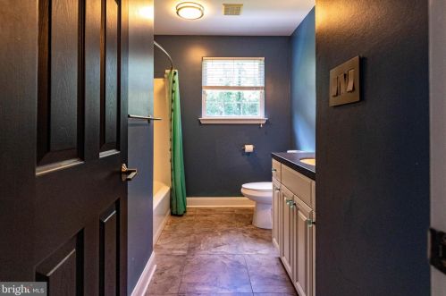 20 Kings Ct, Swedesboro NJ  08085-5033 exterior