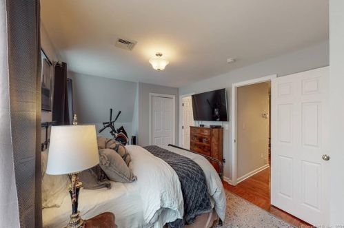 10 Spring Hill Rd, Southington CT  06489-1522 exterior