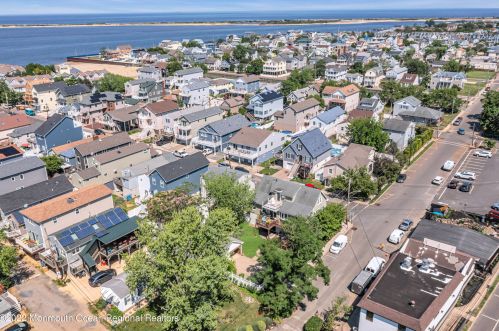 50 Ocean Ave, Monmouth Hills NJ  07732-1410 exterior