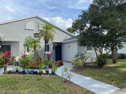 1092 Lake Victoria Dr, West Palm Beach, FL 33411-9416