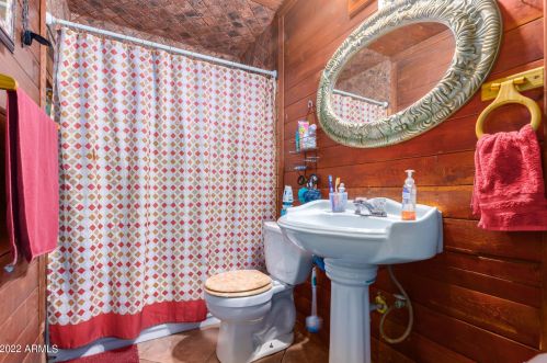 3319 61 St, Phoenix AZ 85033-4112 exterior