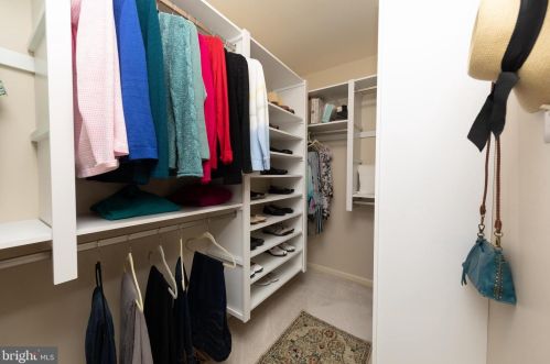 718 Meadowcreek Cir, Prospectville PA 19002-2074 exterior