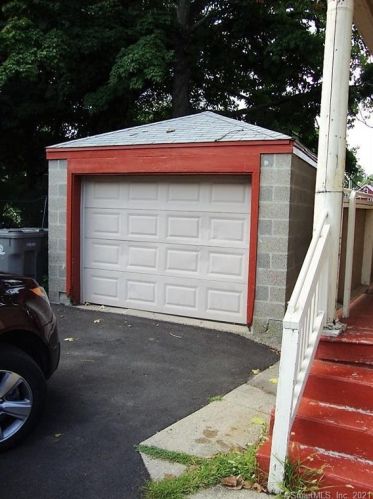 179 Maple St, Bristol, CT 06010-5041