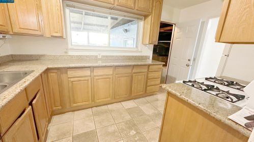 15897 Vassar Ave, San Lorenzo CA  94580-1060 exterior