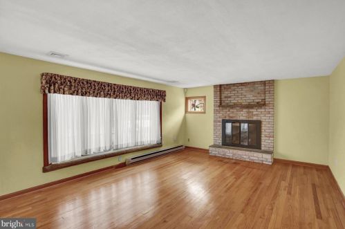 121 Circle Dr, Hummelstown, PA 17036-1104
