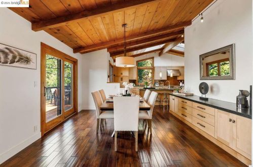 25566 Fernhill Dr, Los Altos CA  94024-6302 exterior