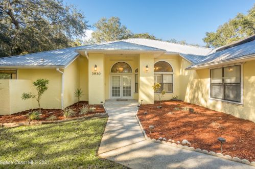 3930 Hammock Rd, Mims, FL 32754-5351