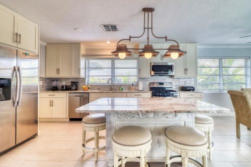 1331 6th Ave, Marco Island, FL 34145-2874