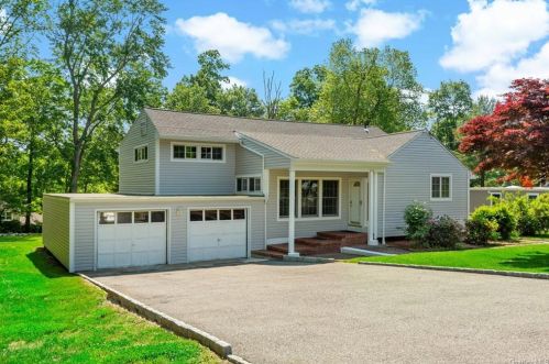 3818 Chesterfield Dr, Mohegan Lake, NY 10547-1006