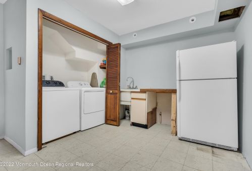 1019 Bowsprit Pt, Lacey Township NJ  08734-2706 exterior