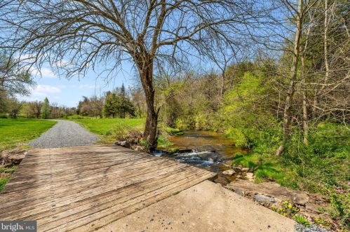 42306 Big Spg Ct, Leesburg VA 20176-6289 exterior