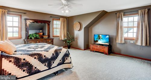 75 Maple Ave, Bareville PA  17540-9602 exterior