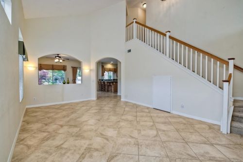 727 Bel Air Dr, Vista, CA 92084-5526