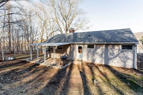 691 Millbrook Rd, Middletown CT  06457-5523 exterior