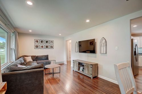 1216 Meadow Ln, Kewaskum, WI 53040-9121