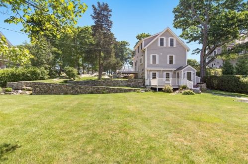 23 Stockbridge St, Cohasset, MA 02025-1820
