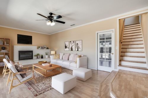 1587 Nuthatch Ln, Sunnyvale CA  94087-4939 exterior