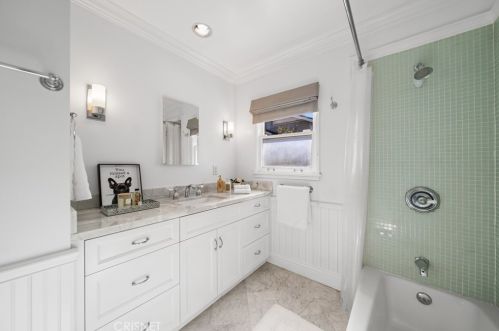 14950 Leadwell St, Van Nuys CA 91406-3030 exterior