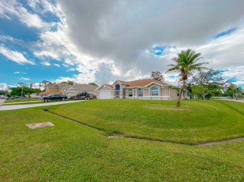 2090 Jaguar Ave, Fort Pierce, FL 34953-2147