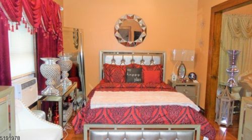 35 Oak Ave, Irvington NJ 07111-3851 exterior