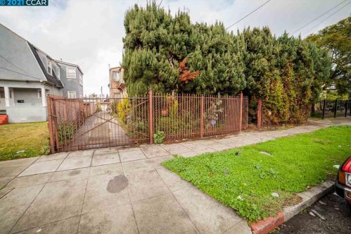 1523 28th Ave, Oakland CA  94601-1633 exterior