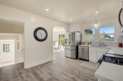 21437 Msn Blvd, Hayward CA  94541-2015 exterior