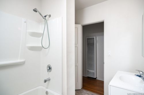 5966 Linnet St, San Diego CA 92114-4122 exterior