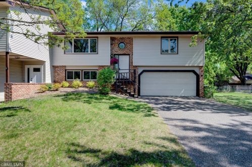 11089 Cottonwood Cir, Minneapolis, MN 55448-3340