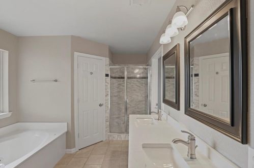 2004 Cedar Crest Blvd, Dallas TX 75203-4316 exterior