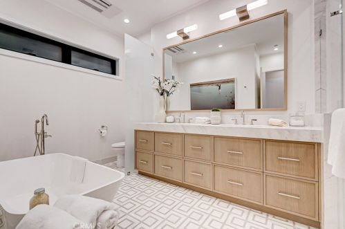 413 Bayview Dr, Manhattan Beach CA  90266-5717 exterior