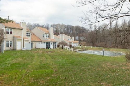 6 Rambling Brook Ln, Poughkeepsie NY  12601-5964 exterior