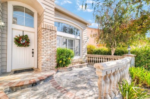 28454 Rock Canyon Dr, Santa Clarita, CA 91390-5227