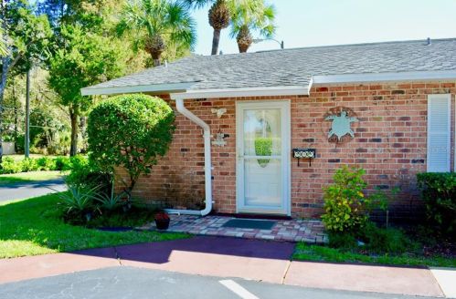 30 Fairway Ct, Deland, FL 32724-7050