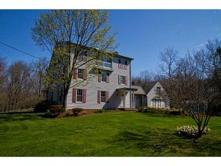 44 Blueberry Ln, Jamestown, RI 02835-2903
