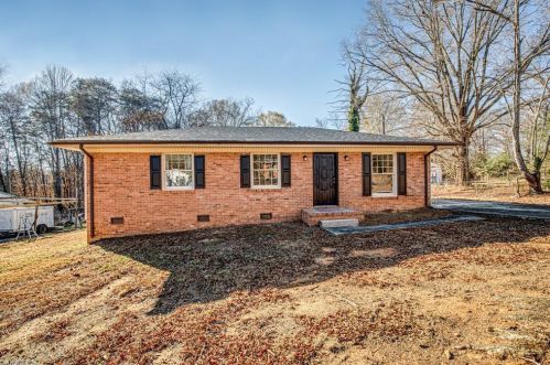 912 Gracewood Dr, Eden, NC 27288-7755