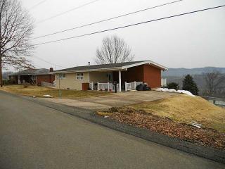178 Hillcrest Dr, California, PA 15419-1211