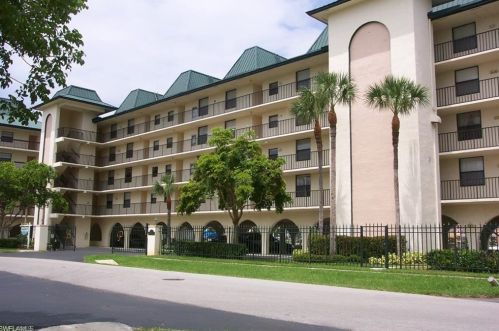 271 Southbay Dr, Naples FL  34108-2344 exterior