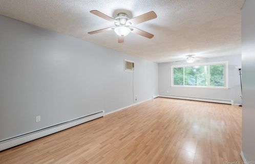 13 Bobwhite Trl, Gales Ferry CT  06335-2002 exterior