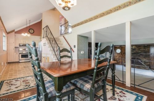 5 Stratford Rd, East Brunswick, NJ 08816-2019