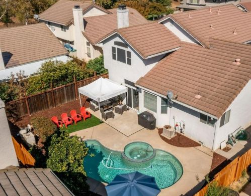 8686 White Peacock Way, Elk Grove CA  95624-3701 exterior