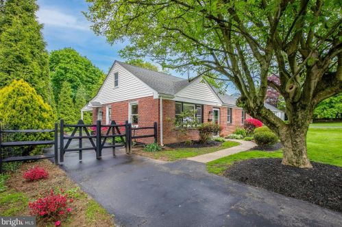 28 Longwood Dr, Wayne, PA 19087-2923