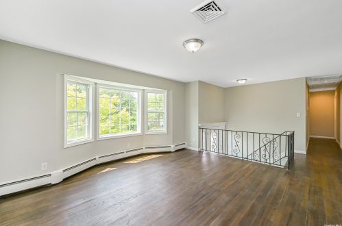 137 Cross Rd, Oakdale NY  11769-2141 exterior