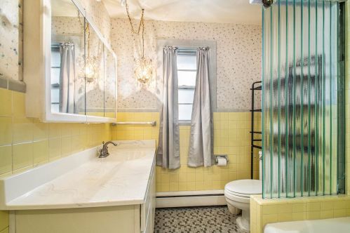 908 Grove St, Mishawaka IN  46545-6054 exterior