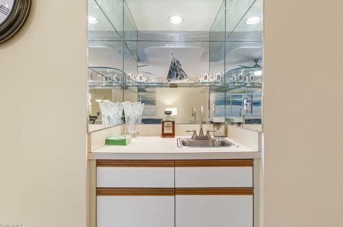 7260 Coventry Ct, Naples FL  34104-6717 exterior