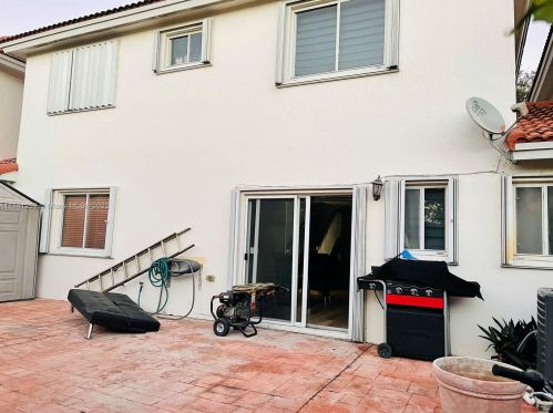 7371 173rd Dr, Hialeah, FL 33015-8427