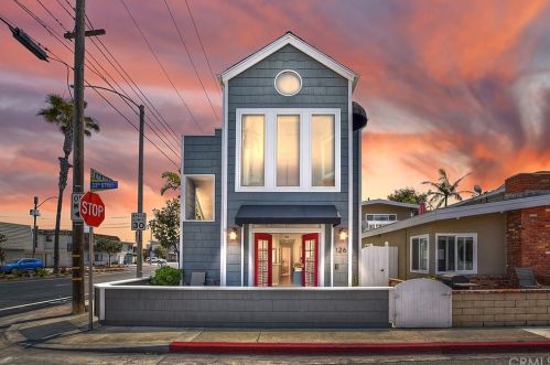 126 33rd St, Newport Beach CA  92663-3028 exterior